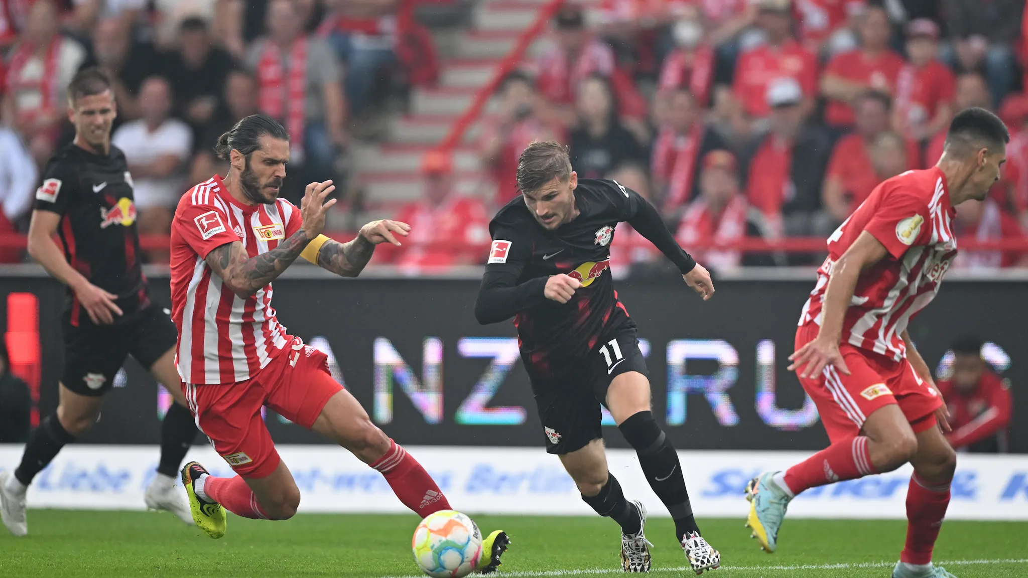 关于赛地聚焦——德甲赛后热度飙升，莱比锡战术微调，球迷炸锅，资深球员宣示担当的信息